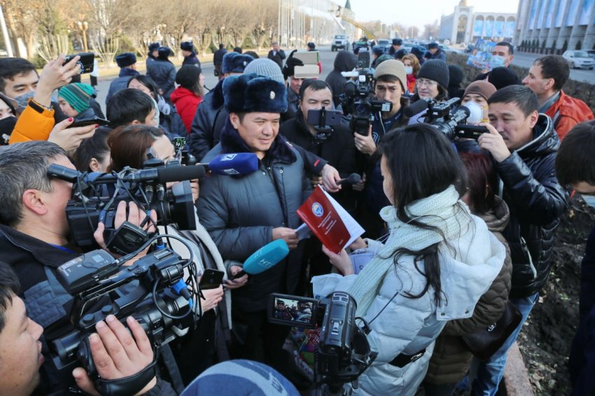 В Бишкеке прошел экологический флешмоб #БишкекСмог #Мызадыхаемся!